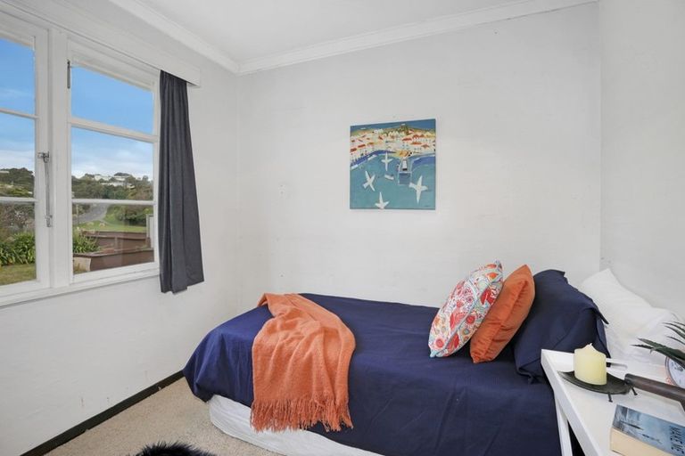 Photo of property in 136 Mana Esplanade, Paremata, Porirua, 5026