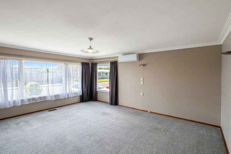 Photo of property in 36 Karaka Crescent, Levin, 5510
