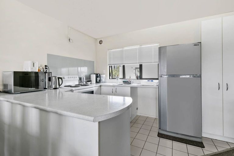 Photo of property in Lynn Park Terrace, 7/12 Ambrico Place, New Lynn, Auckland, 0600
