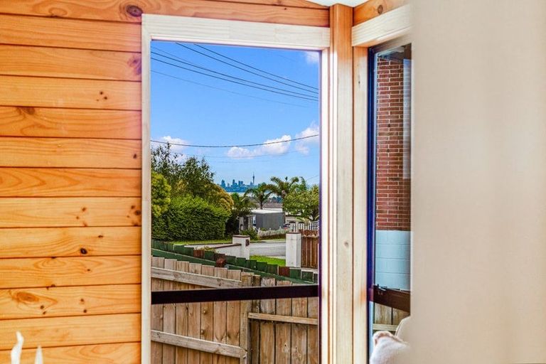 Photo of property in 96 Waimumu Road, Massey, Auckland, 0614
