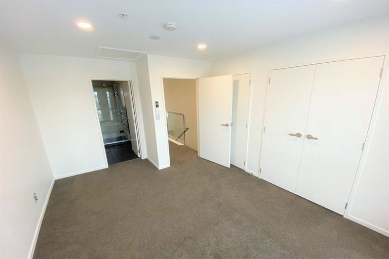 Photo of property in 7 Waru Lane, Te Atatu Peninsula, Auckland, 0610