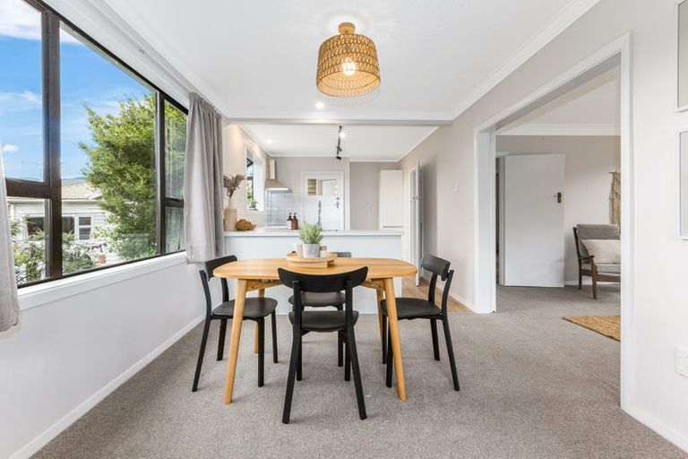 Photo of property in 25 Lincoln Avenue, Tawa, Wellington, 5028