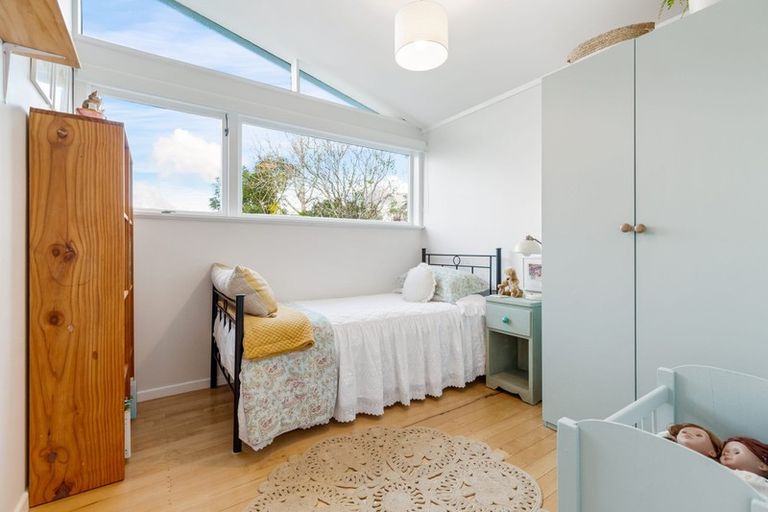 Photo of property in 3 Barberry Lane, Te Atatu Peninsula, Auckland, 0610