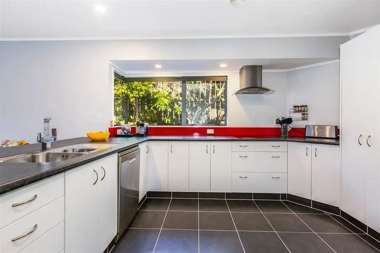 Photo of property in 18 Joseph Banks Drive, Whitby, Porirua, 5024