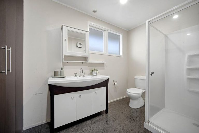Photo of property in 15 Nor'east Drive, Northcross, Auckland, 0632
