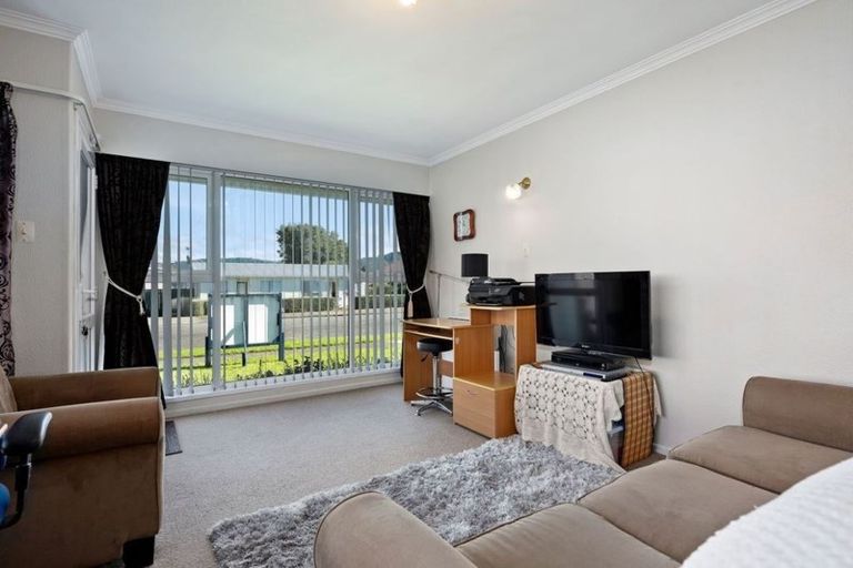 Photo of property in 2/6 Hay Street, Ebdentown, Upper Hutt, 5018