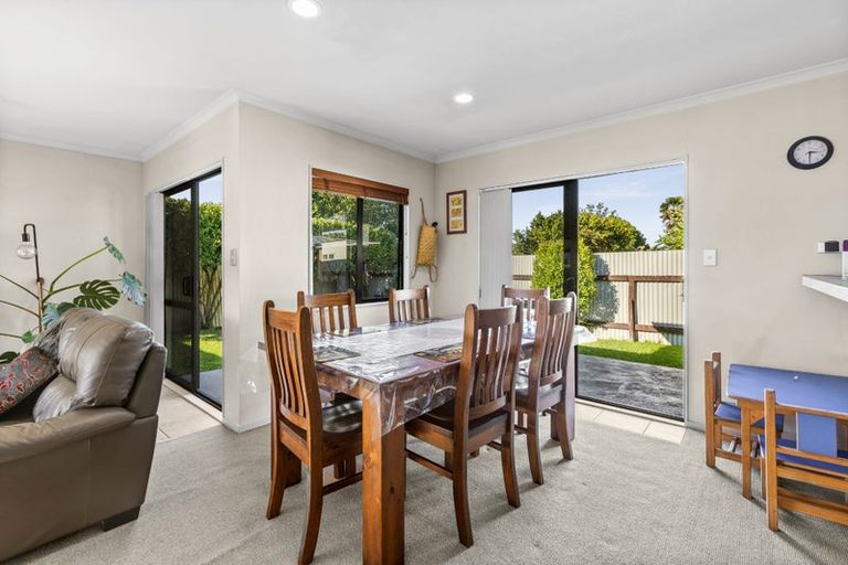 Photo of property in 9a Oxford Street, Taradale, Napier, 4112