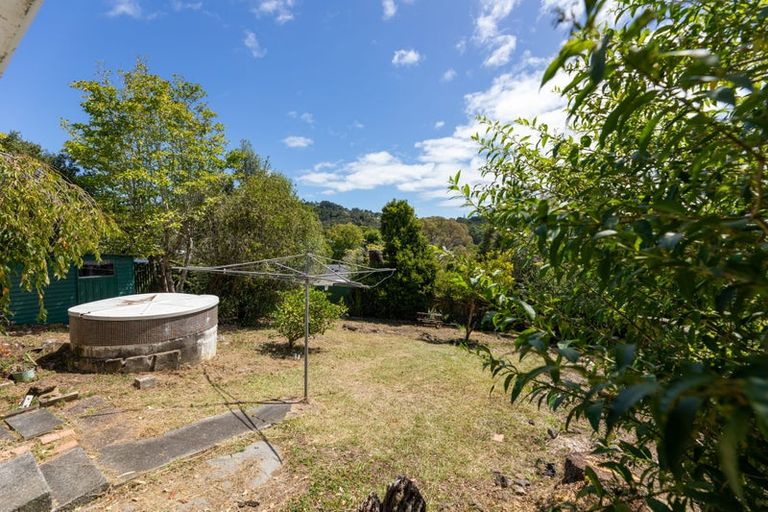 Photo of property in 77 Avonleigh Road, Green Bay, Auckland, 0604