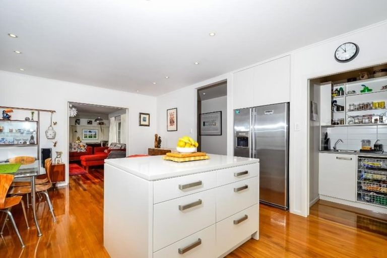 Photo of property in 148 Luckens Road, West Harbour, Auckland, 0618