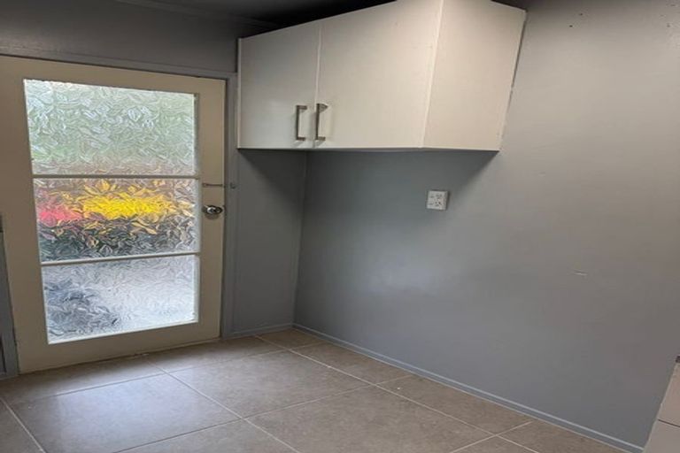 Photo of property in 2/6 Raddock Place, Half Moon Bay, Auckland, 2012