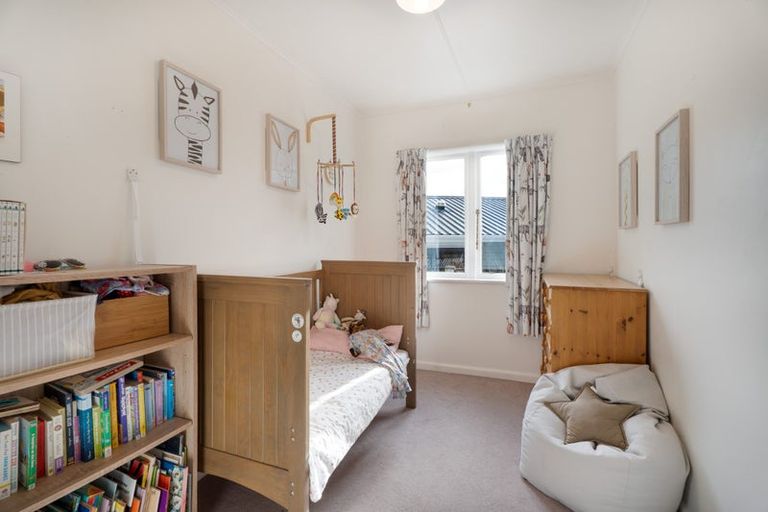 Photo of property in 35 Elmslie Road, Pinehaven, Upper Hutt, 5019