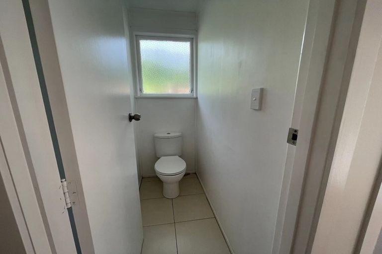 Photo of property in 63 Peach Road, Glenfield, Auckland, 0629