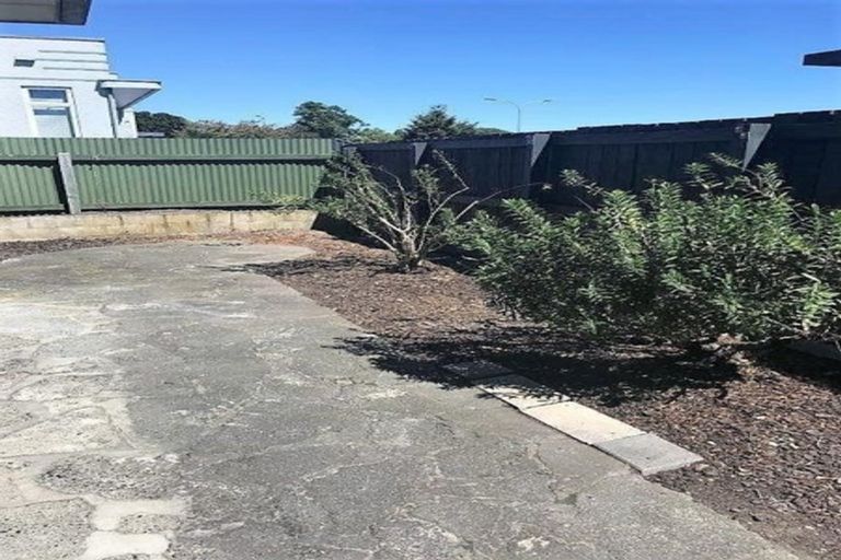 Photo of property in 2/32 Napier Road, Havelock North, 4130