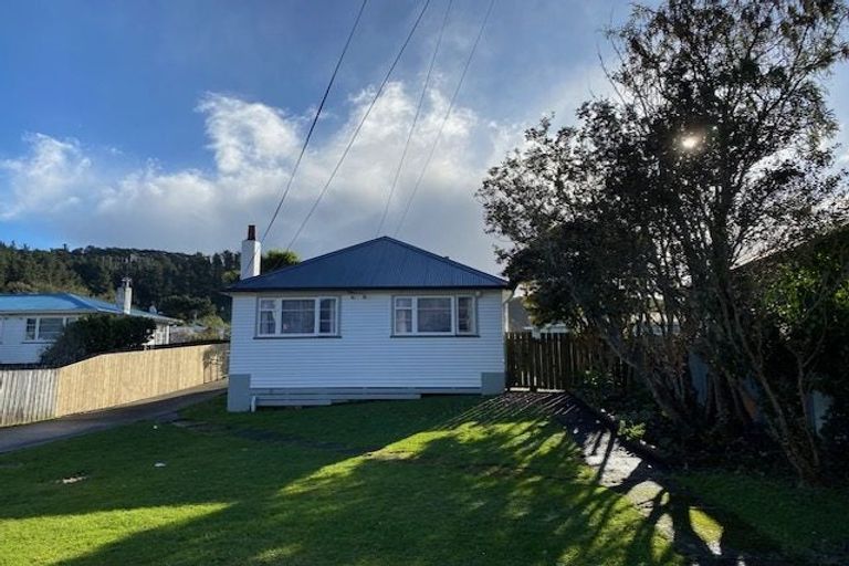 Photo of property in 14 Stanley Street, Wainuiomata, Lower Hutt, 5014