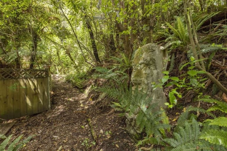 Photo of property in 560 Stokes Valley Road, Stokes Valley, Lower Hutt, 5019