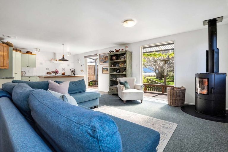 Photo of property in 16 Rangiwhea Road, Waiuku, 2123