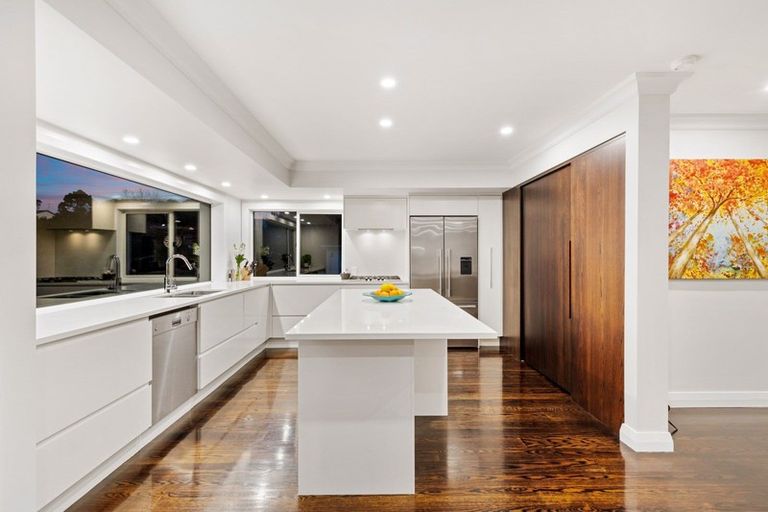 Photo of property in 37 Eastcliffe Road, Castor Bay, Auckland, 0620