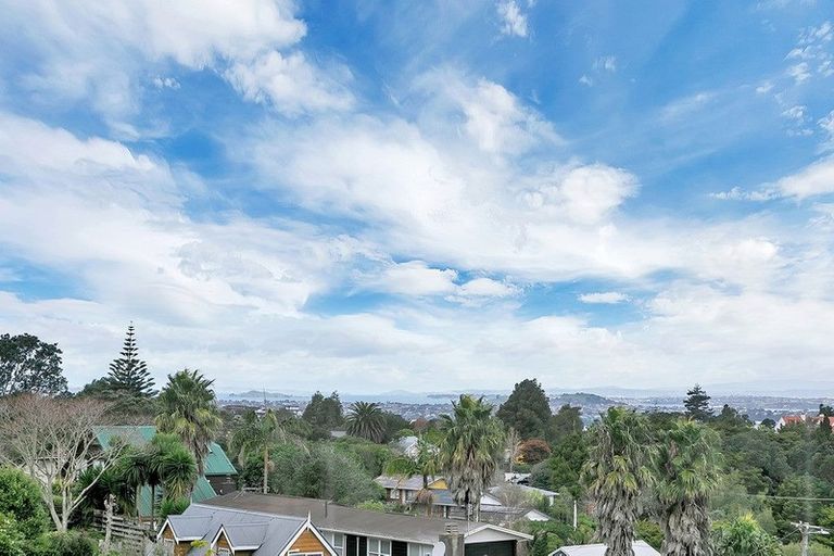 Photo of property in 1/217 Eskdale Road, Birkenhead, Auckland, 0626