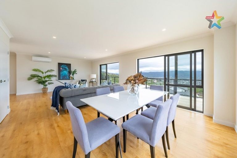 Photo of property in 8 Poto Road, Normandale, Lower Hutt, 5010