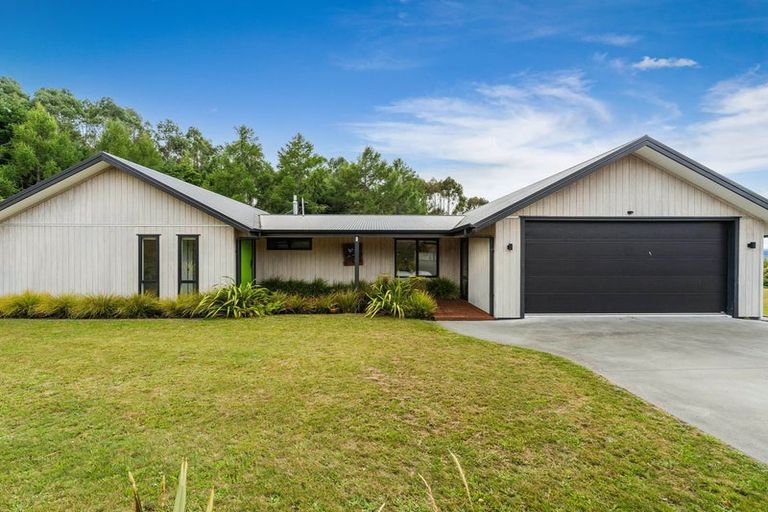 Photo of property in 55 Stewart Glen, Acacia Bay, Taupo, 3385