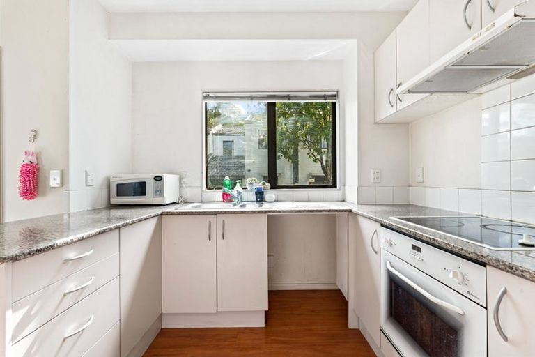 Photo of property in 1 Sun Place, Henderson, Auckland, 0612