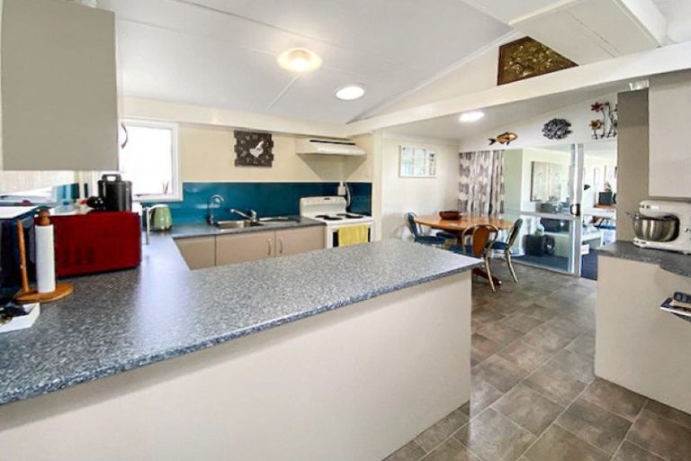 Photo of property in 15 Mack Street, Foxton Beach, Foxton, 4815