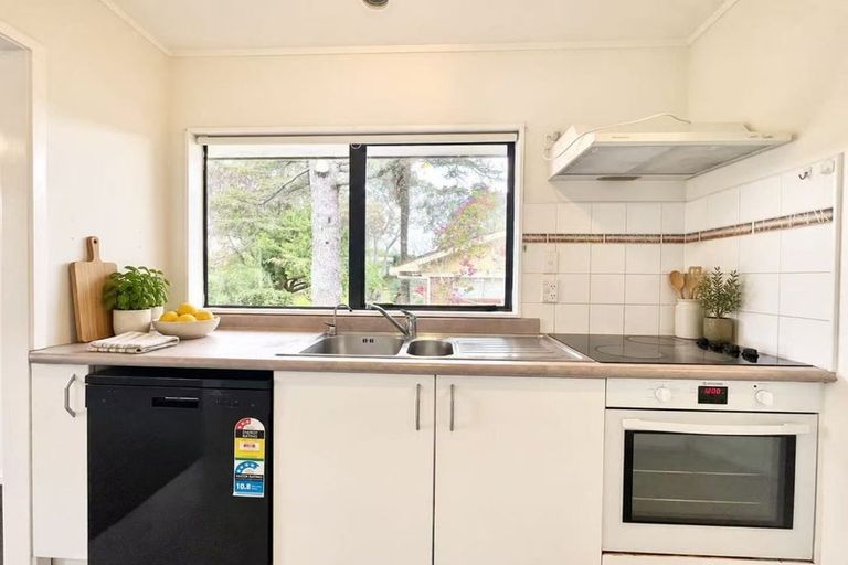 Photo of property in 1/17 Orchid Place, Te Atatu South, Auckland, 0610