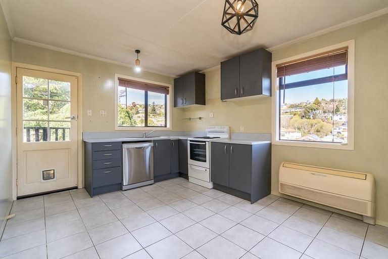 Photo of property in 1 Shirley Place, Kenmure, Dunedin, 9011
