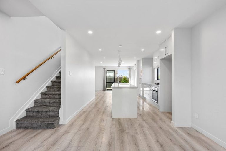 Photo of property in 2 Lords Way, Silverdale, 0932