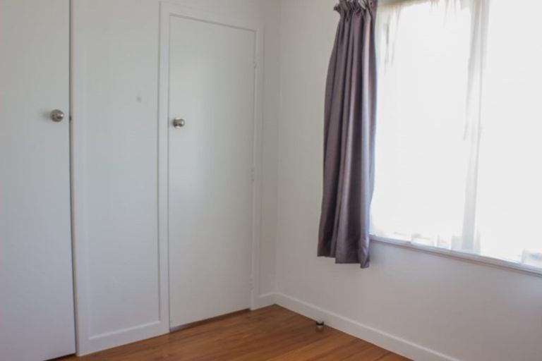 Photo of property in 176 Beach Haven Road, Beach Haven, Auckland, 0626