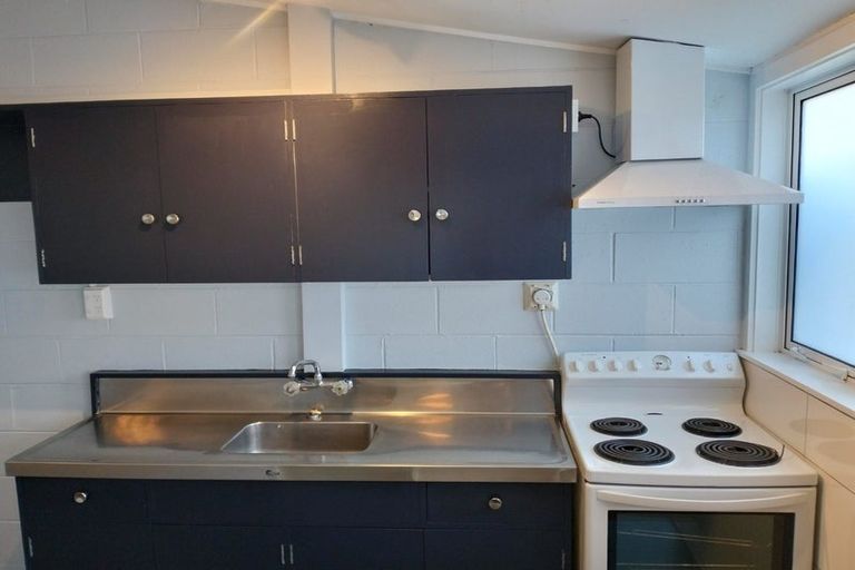 Photo of property in 7/23 Collins Avenue, Tawa, Wellington, 5028