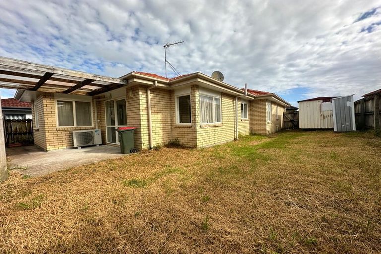 Photo of property in 32 Frank Bunce Grove, Flat Bush, Auckland, 2019