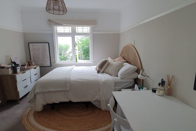 Photo of property in 49 Tio Tio Road, Miramar, Wellington, 6022