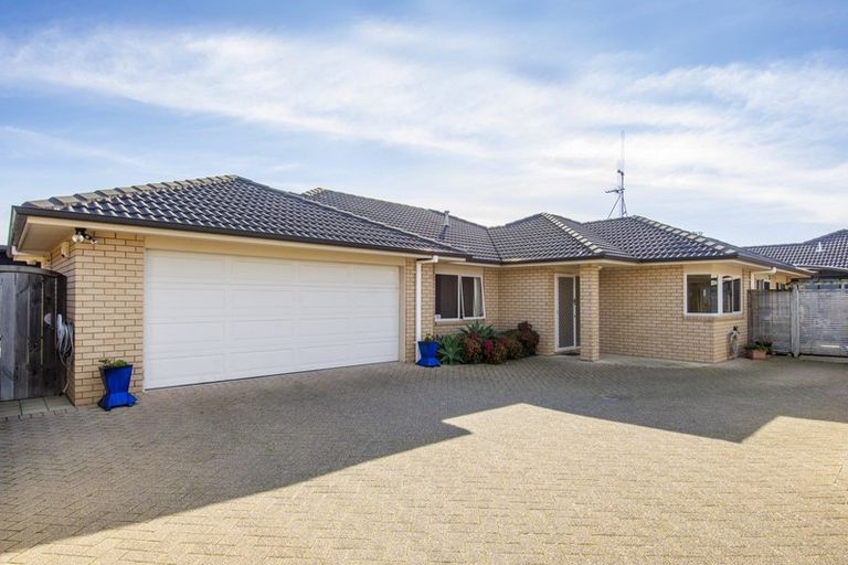 Photo of property in 130 Tuihana Drive, Papamoa Beach, Papamoa, 3118