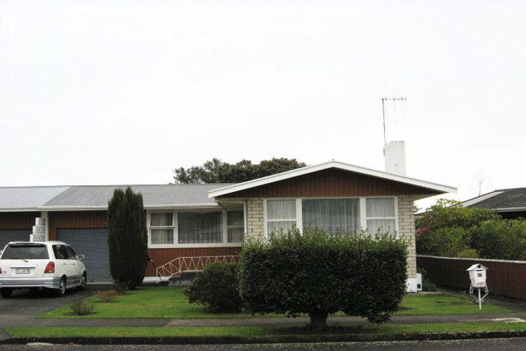 Photo of property in 44 Karaka Crescent, Levin, 5510