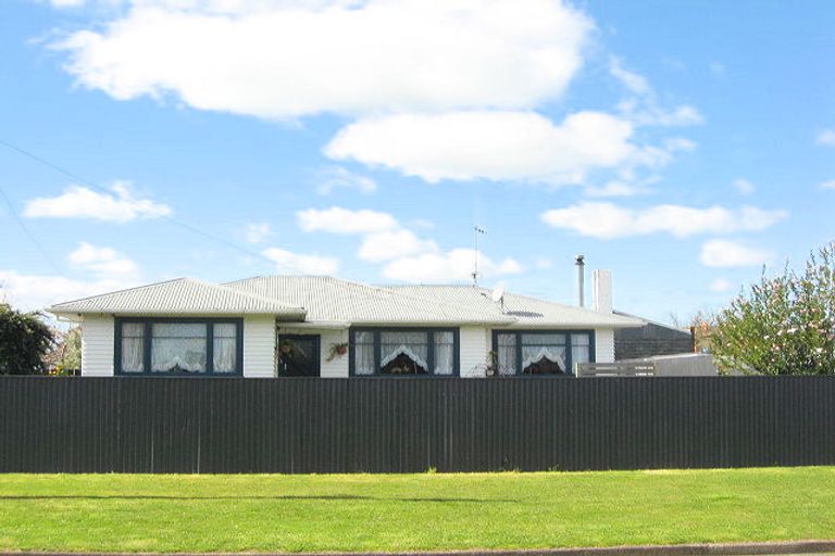 Photo of property in 16 Hammond Street, Bulls, 4818