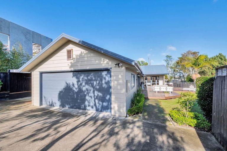 Photo of property in 2/103 Bond Crescent, Forrest Hill, Auckland, 0620