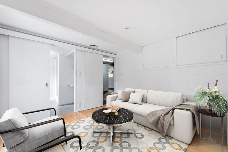 Photo of property in 1 Garmons Way, Castor Bay, Auckland, 0620