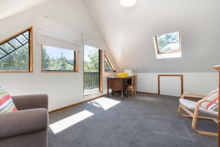 Photo of property in 16 Hebe Place, Birkenhead, Auckland, 0626
