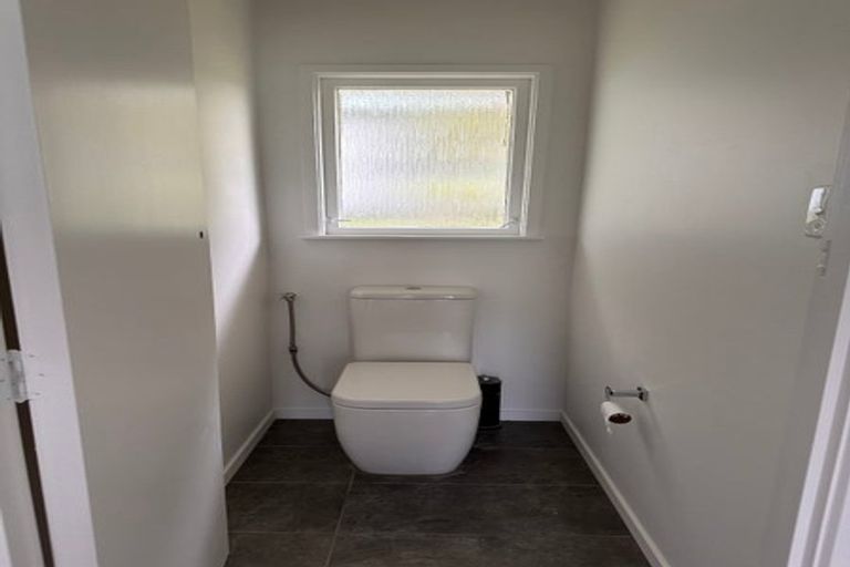 Photo of property in 2/7 Dakota Avenue, Beach Haven, Auckland, 0626