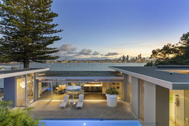 Photo of property in 9 Stanley Point Road, Stanley Point, Auckland, 0624