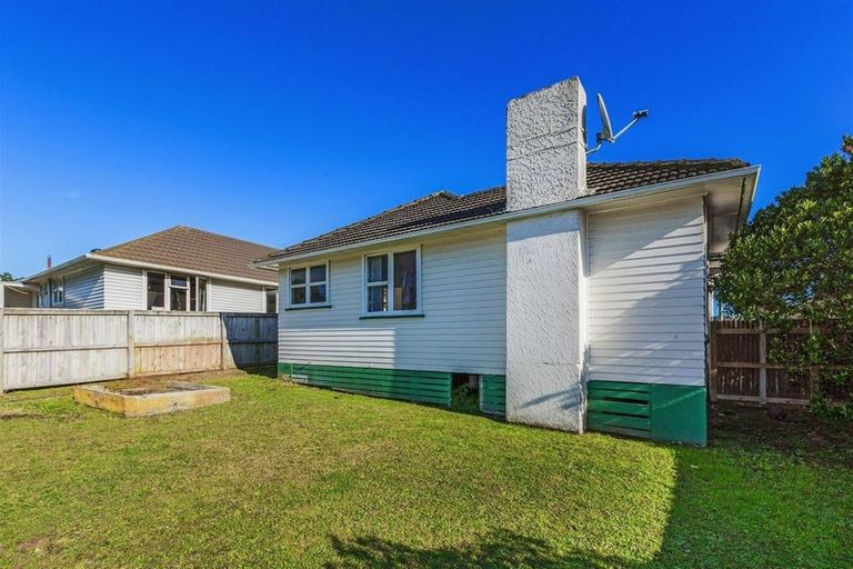 Photo of property in 11 D'urville Street, Cannons Creek, Porirua, 5024