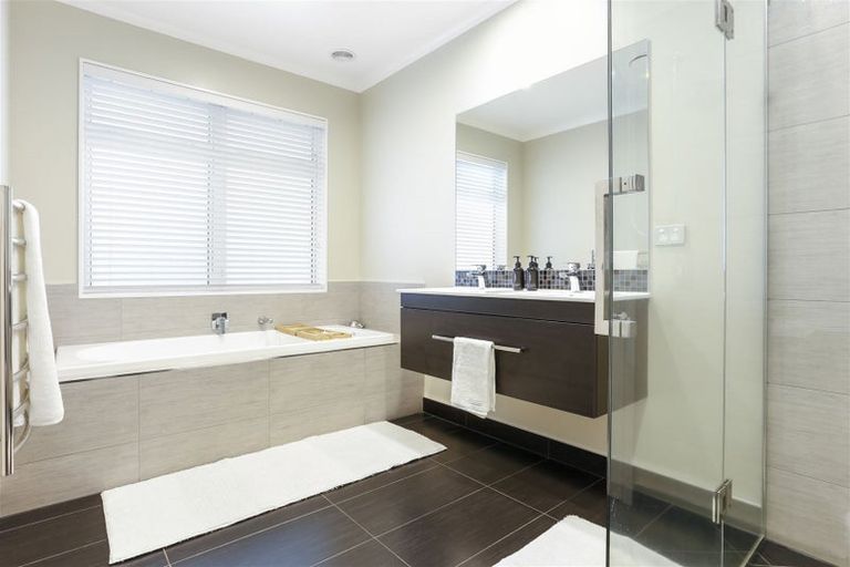 Photo of property in 21 Kahika Grove, Huapai, Kumeu, 0810