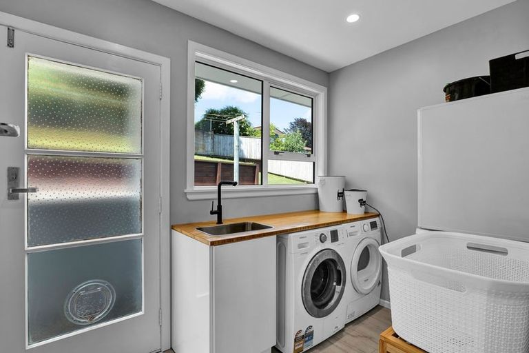 Photo of property in 9 Kenmore Street, Westown, New Plymouth, 4310