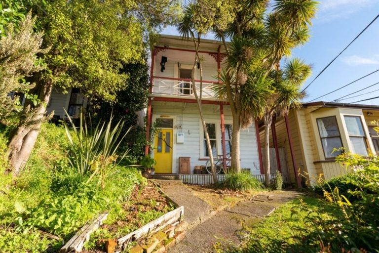 Photo of property in 94 Rolleston Street, Mount Cook, Wellington, 6021