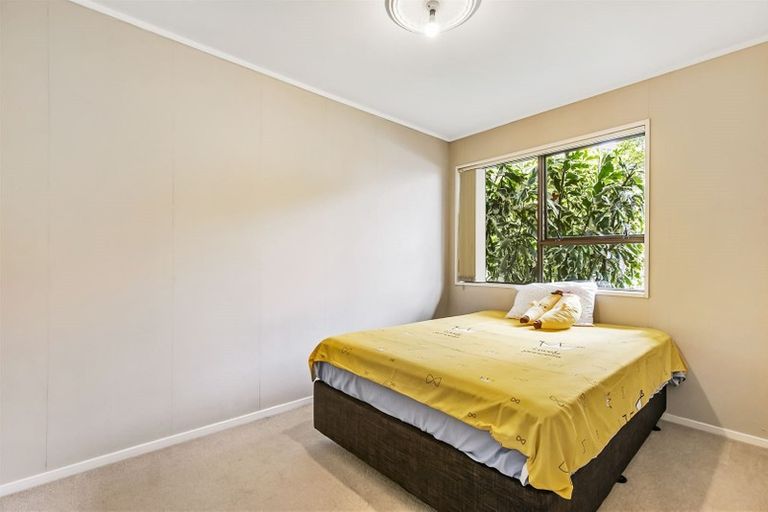 Photo of property in 2/10 Redoubt Road, Goodwood Heights, Auckland, 2105