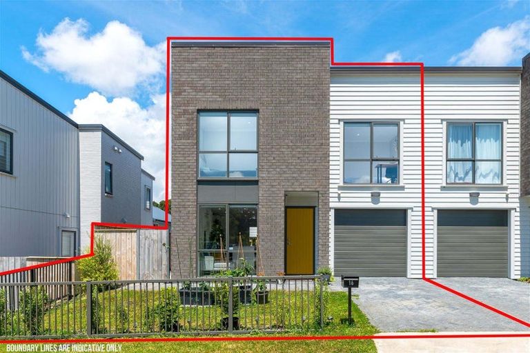 Photo of property in 16 Waimoana Close, Massey, Auckland, 0614