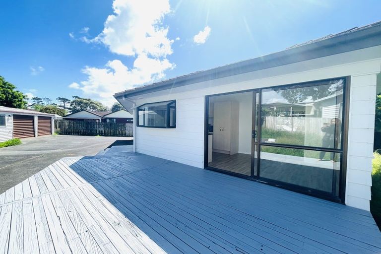 Photo of property in 6 Pureora Place, Clendon Park, Auckland, 2103