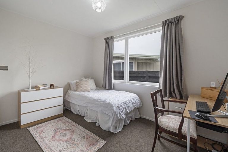 Photo of property in 6 Kimberley Grove, Westbrook, Palmerston North, 4412