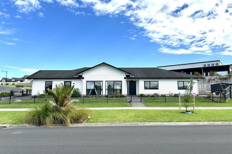 Photo of property in 23 Gemscott Crescent, Huapai, Kumeu, 0810